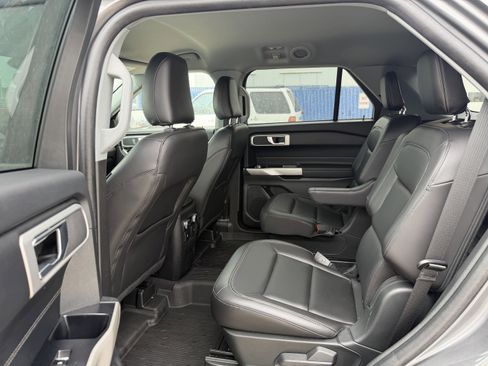 Used 2023 Ford Explorer XLT w/ Equipment Group 202A AWD/4WD image 8