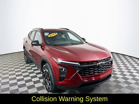 Used 2024 Chevrolet Trax RS image 3