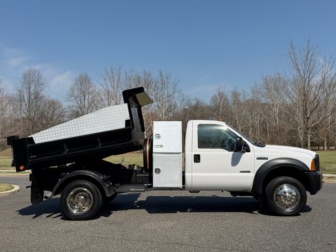 Used 2006 Ford F550 2WD Regular Cab Super Duty image 4