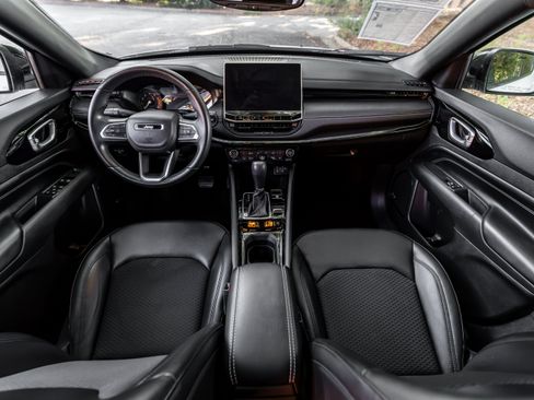 Used 2022 Jeep Compass Latitude w/ Sun and Sound Group AWD/4WD image 5