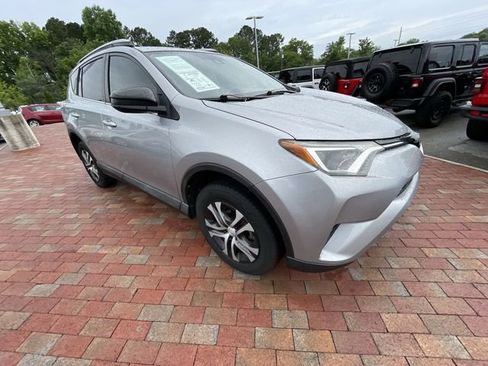 Used 2018 Toyota RAV4 LE FWD image 38