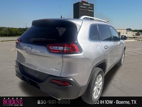 Used 2016 Jeep Cherokee Latitude w/ Trailer Tow Group AWD/4WD image 12