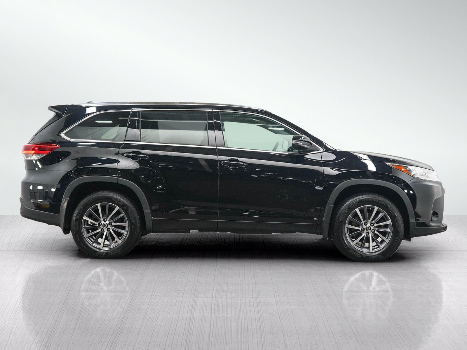 Used 2017 Toyota Highlander XLE AWD/4WD image 6