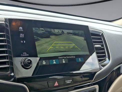 Used 2020 Honda Pilot Touring image 21