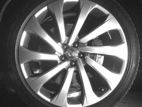 Certified 2025 Land Rover Range Rover SV image 25