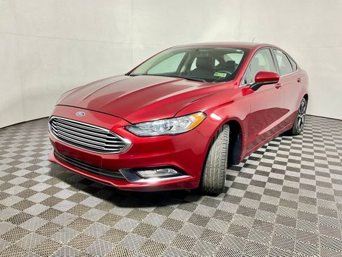 Used 2018 Ford Fusion SE w/ Equipment Group 201A FWD image 2