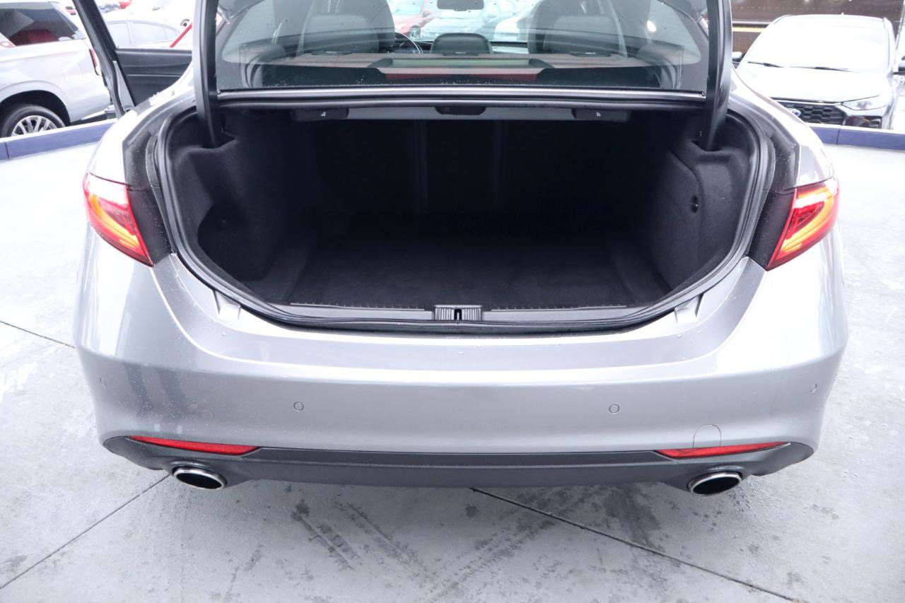 Used 2018 Alfa Romeo Giulia Ti w/ Quick Order Package 22Z Lusso RWD image 32