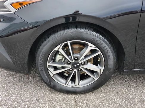 Used 2024 Kia Forte LXS w/ LXS Technology Package image 9