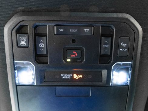 Used 2023 Toyota Tundra Platinum AWD/4WD image 32