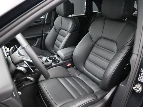 New 2026 Porsche Macan AWD/4WD image 13