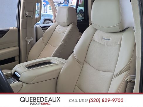 Used 2019 Cadillac Escalade Luxury AWD/4WD image 12