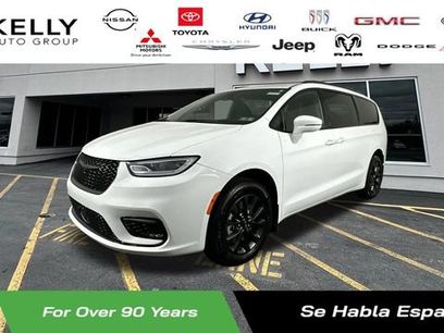 Certified 2021 Chrysler Pacifica Touring w/ Cold Weather Group