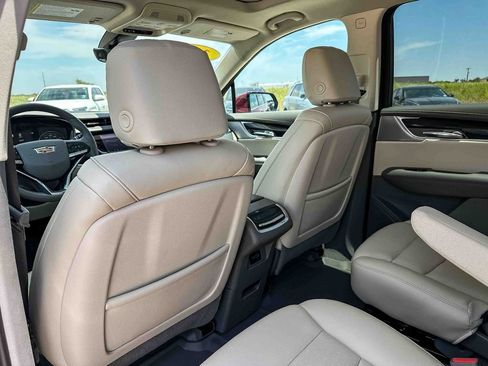 Used 2025 Cadillac XT6 Premium Luxury w/ Technology Package FWD image 17
