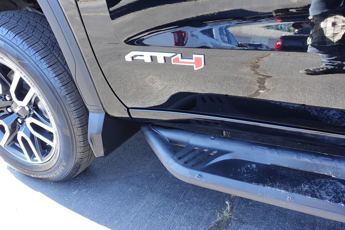 Used 2023 GMC Sierra 1500 AT4 w/ AT4 Preferred Package AWD/4WD image 13
