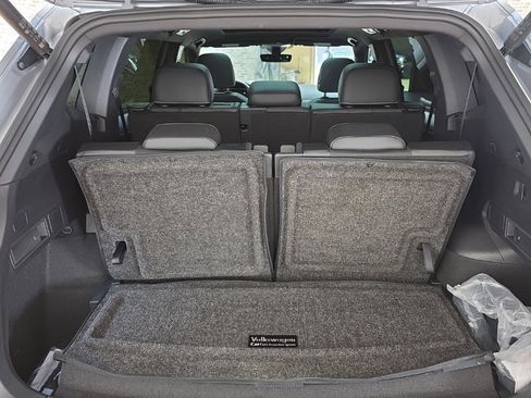 Used 2024 Volkswagen Tiguan SE R-Line image 13