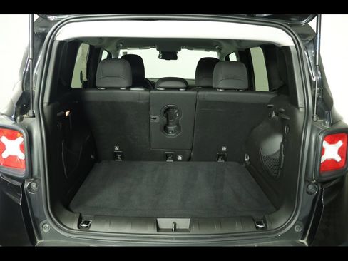 Used 2019 Jeep Renegade Latitude w/ Safety & Security Group II image 17