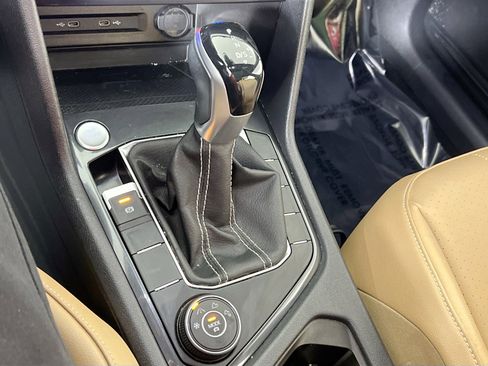 Used 2022 Volkswagen Tiguan SE image 15