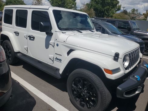 Used 2024 Jeep Wrangler Unlimited Sahara w/ Safety Group AWD/4WD image 2