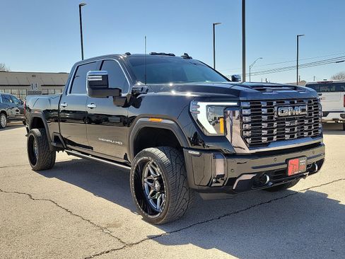 Used 2024 GMC Sierra 2500 Denali Ultimate image 6