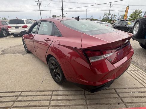 Used 2021 Hyundai Elantra SEL FWD image 17