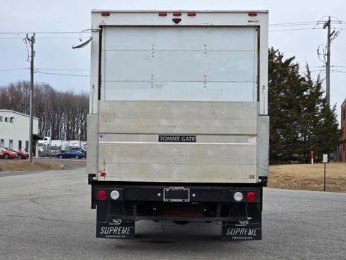 Used 2017 Chevrolet Express 3500 image 8