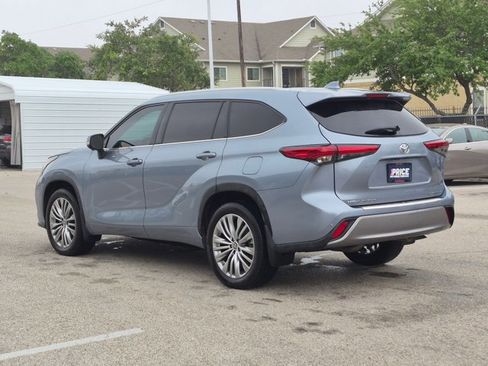 Used 2023 Toyota Highlander Platinum FWD image 7