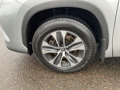 Used 2020 Toyota Highlander XLE image 9