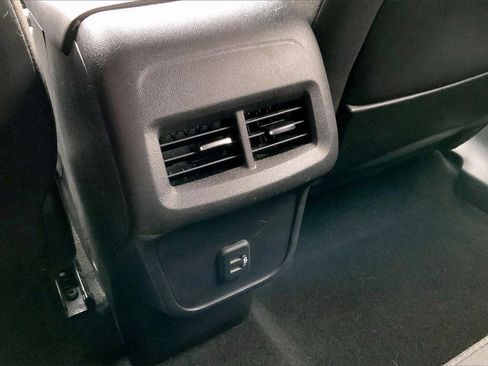 Used 2023 GMC Terrain SLE image 32