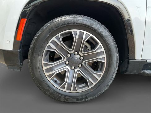 Used 2024 Jeep Wagoneer Series II w/ Flexible Seating Group image 15