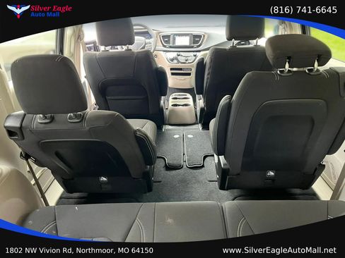 Used 2024 Chrysler Voyager LX FWD image 12