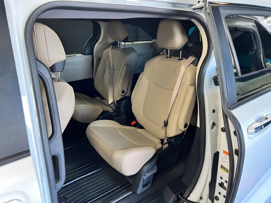Used 2024 Toyota Sienna Limited AWD/4WD image 15