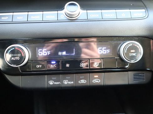 Used 2024 Hyundai Elantra SEL FWD image 36