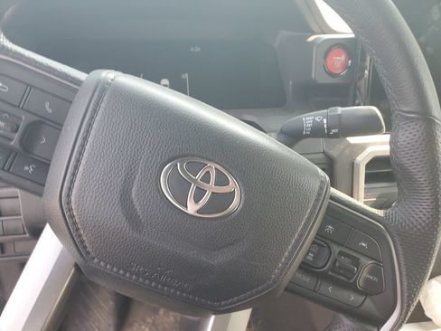 Used 2025 Toyota Tacoma TRD Off-Road AWD/4WD image 11