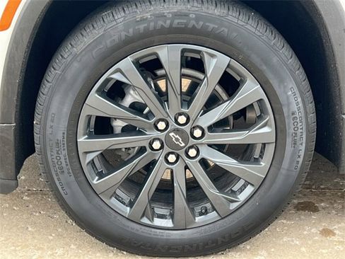 Used 2023 Chevrolet Traverse RS image 9