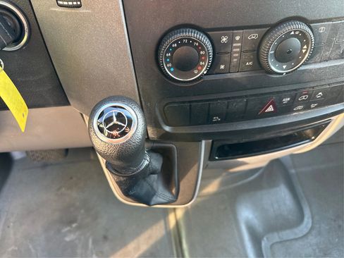 Used 2014 Mercedes-Benz Sprinter 2500 image 18