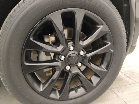 Used 2018 Jeep Grand Cherokee Altitude RWD image 31