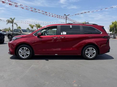 New 2026 Toyota Sienna XLE FWD image 6