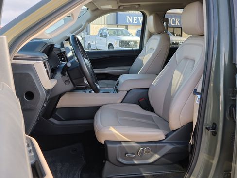 Used 2024 Ford Expedition Limited image 14