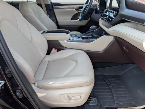 Used 2021 Toyota Highlander Limited image 39