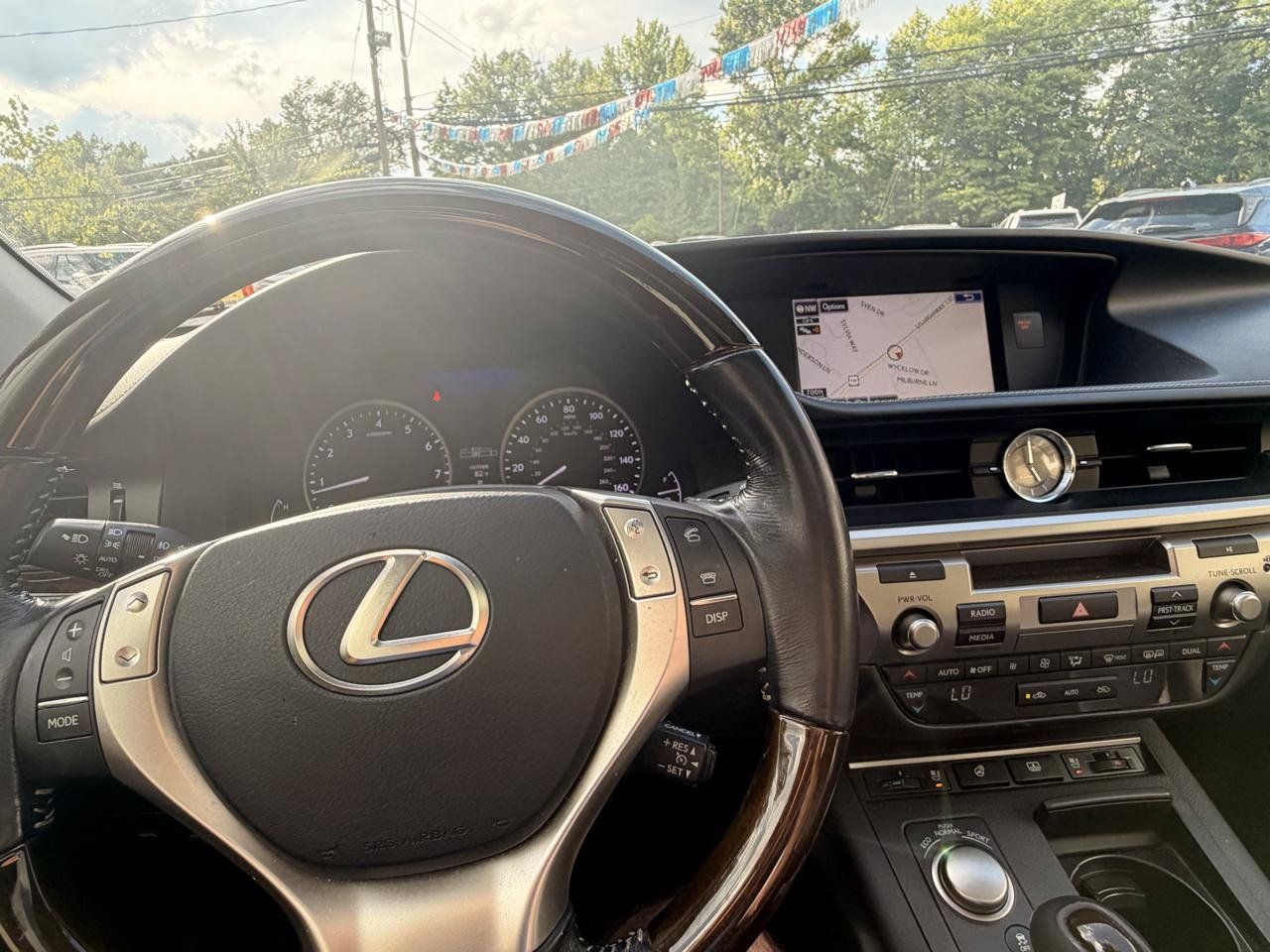 Used 2015 Lexus ES 350 w/ Luxury Package FWD image 25
