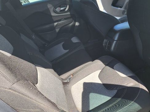 Used 2016 Jeep Cherokee Sport AWD/4WD image 15