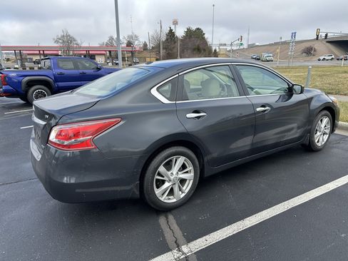 Used 2013 Nissan Altima 2.5 SV image 10