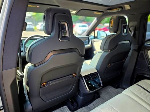 Used 2025 Rivian R1S Premium AWD/4WD image 42