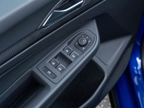 Used 2024 Volkswagen Golf R 2.0T image 16