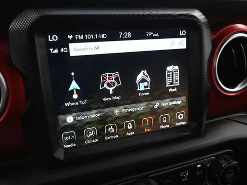 Used 2022 Jeep Gladiator Rubicon w/ LED Lighting Group AWD/4WD image 17