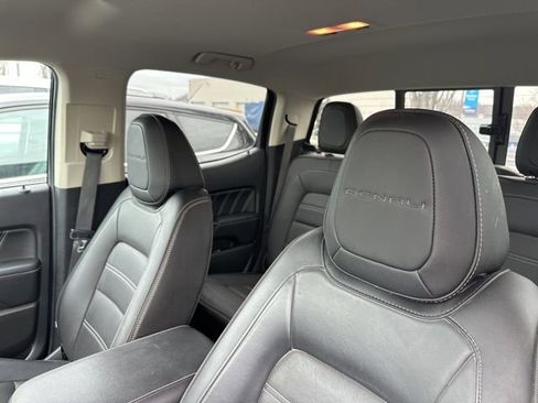 Used 2022 GMC Canyon Denali image 7
