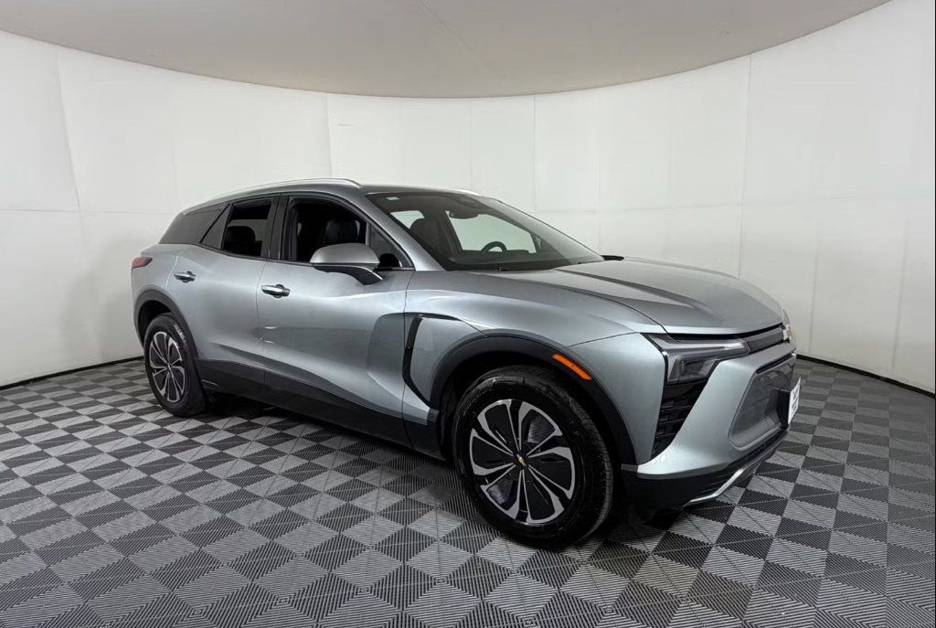 Used 2024 Chevrolet Blazer EV LT AWD/4WD image 2
