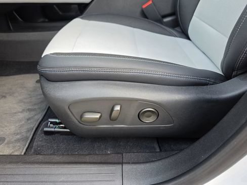 Used 2024 Chevrolet Equinox EV LT FWD image 16