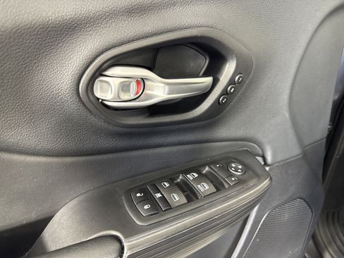 Used 2015 Jeep Cherokee Limited w/ Luxury Group image 14