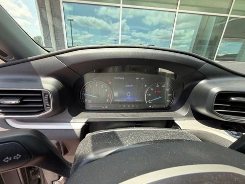 Used 2023 Ford Explorer XLT w/ Equipment Group 202A AWD/4WD image 34